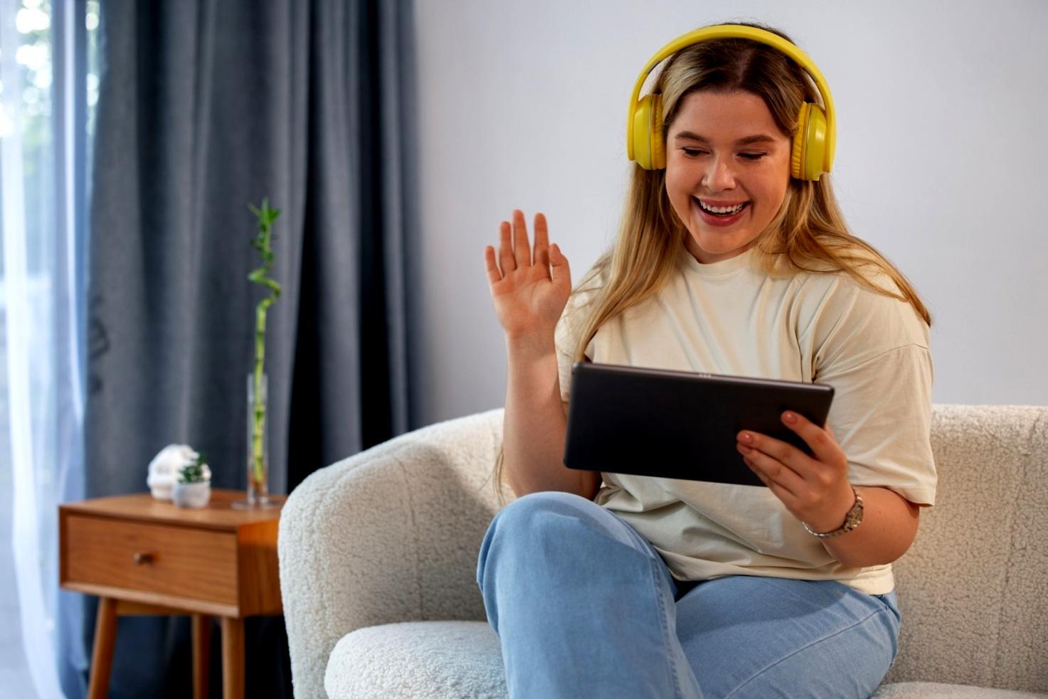 Espace de travail moderne et accueillant où se déroulent les consultations financières
